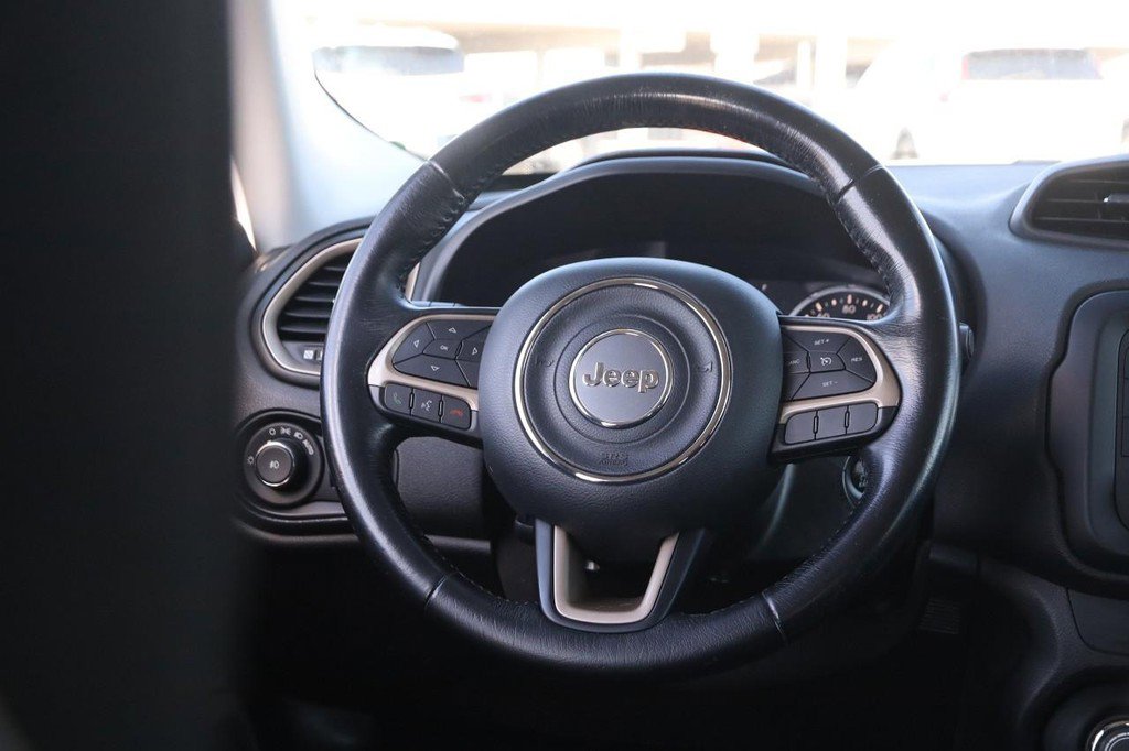 Used 2017 Jeep Renegade Latitude image 23