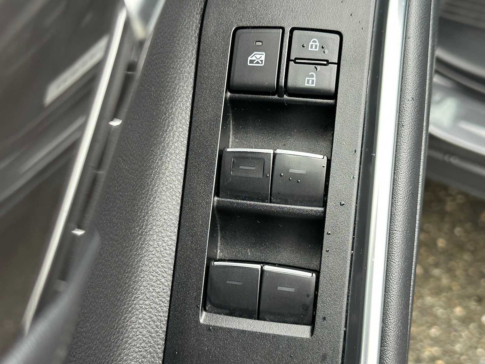 Used 2025 Toyota Highlander Limited image 22