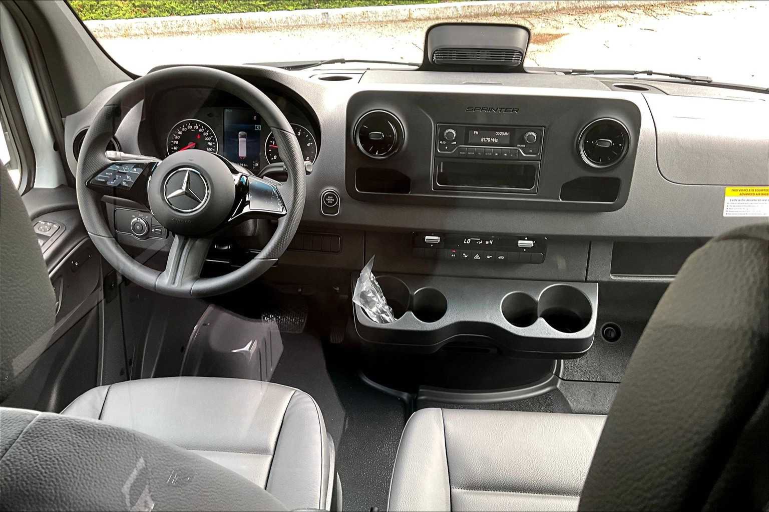 Used 2025 Mercedes-Benz Sprinter 2500 image 8