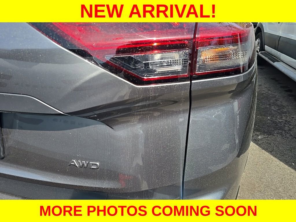 Used 2025 Nissan Rogue S AWD/4WD image 10