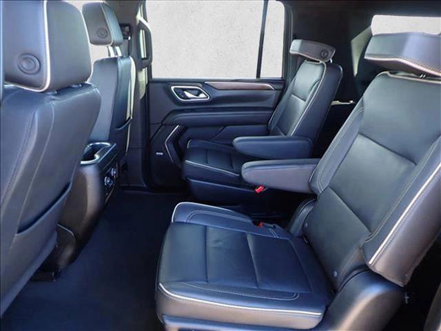 Used 2023 Chevrolet Suburban Premier image 11
