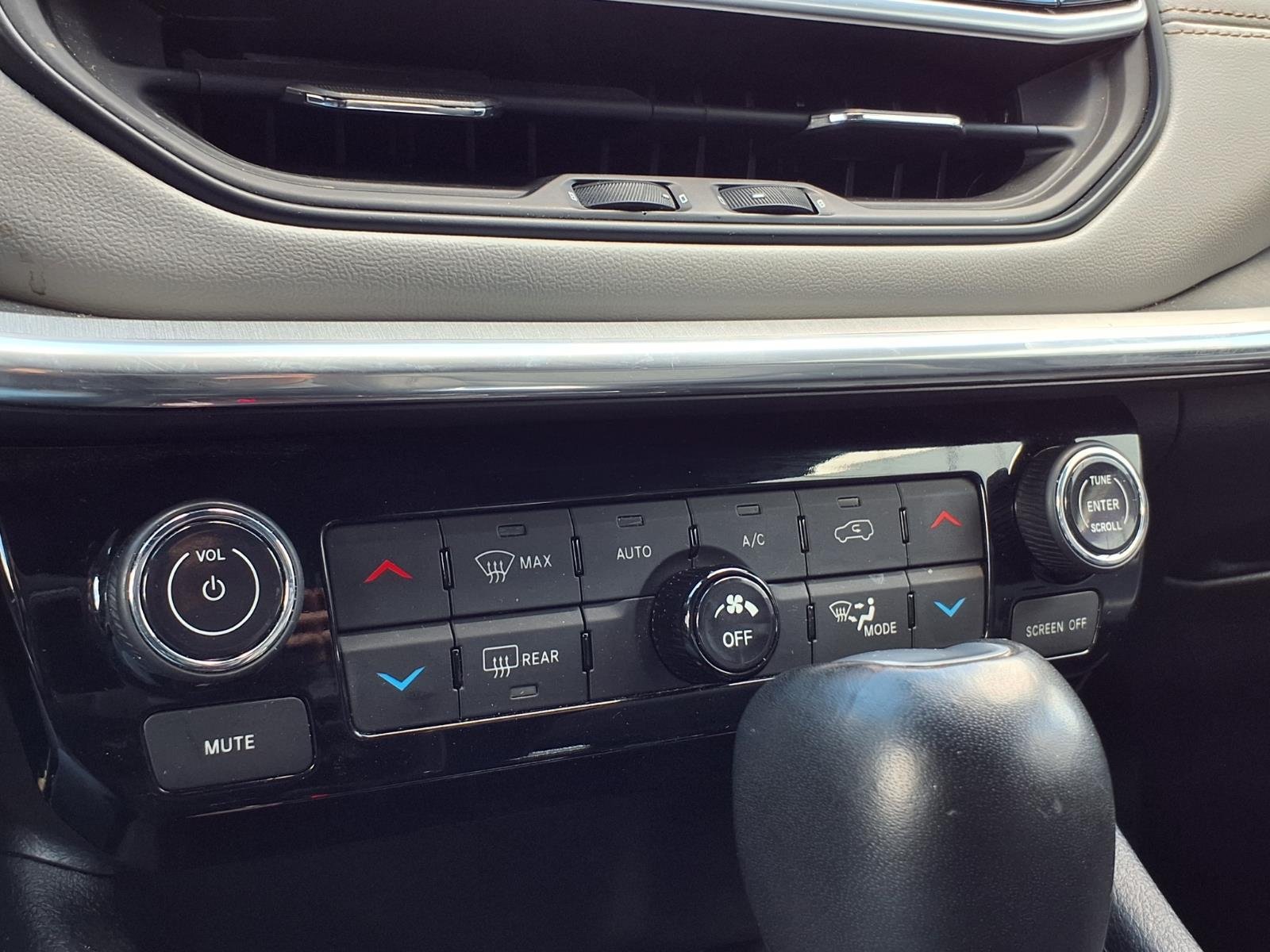 Certified 2024 Jeep Compass Limited AWD/4WD image 12