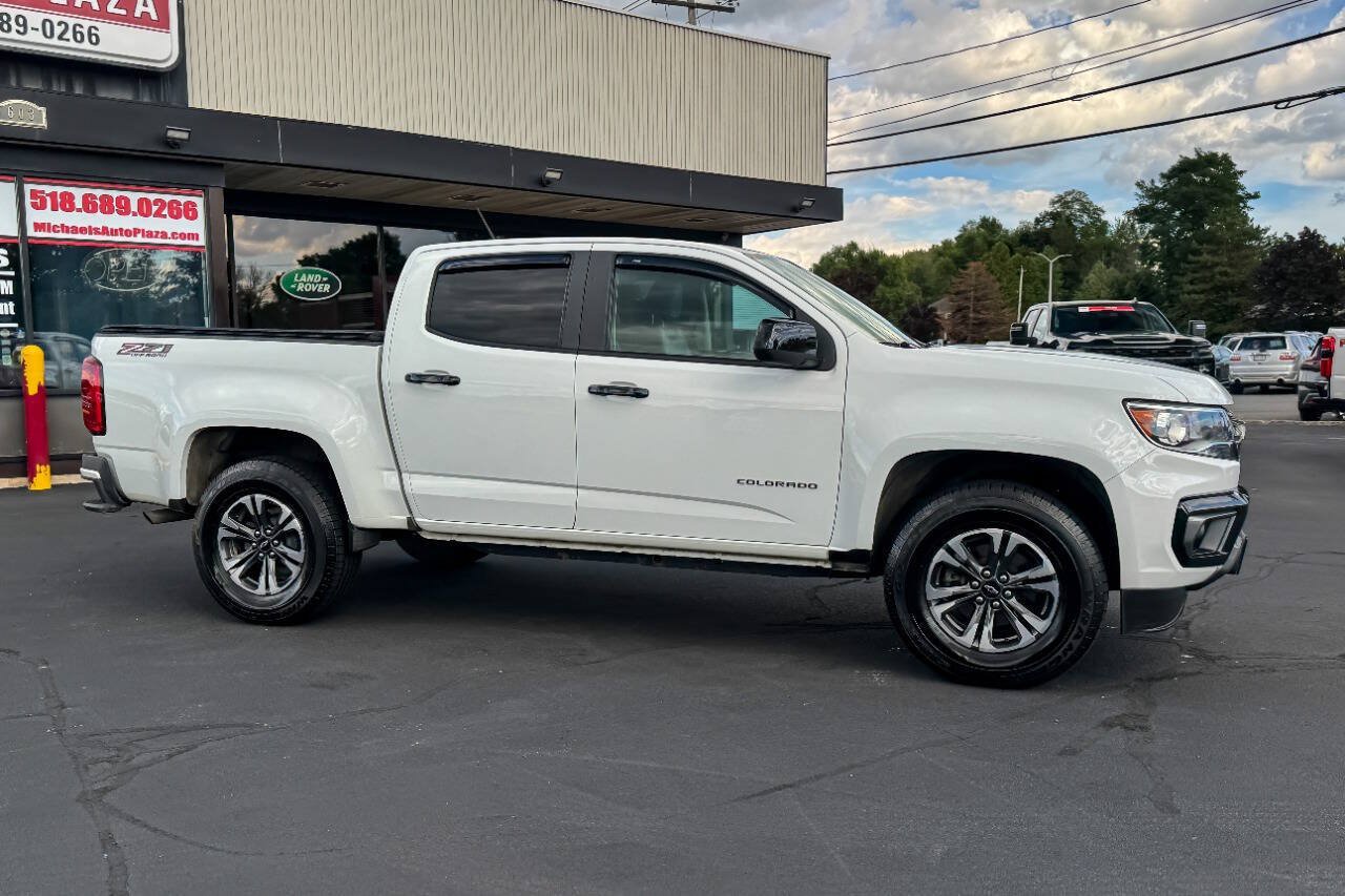 Used 2022 Chevrolet Colorado Z71 AWD/4WD image 3