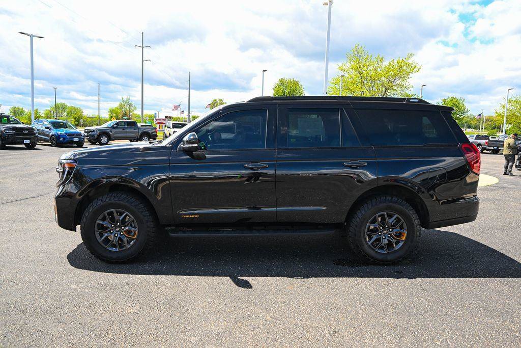 Used 2025 Ford Expedition Tremor AWD/4WD image 8