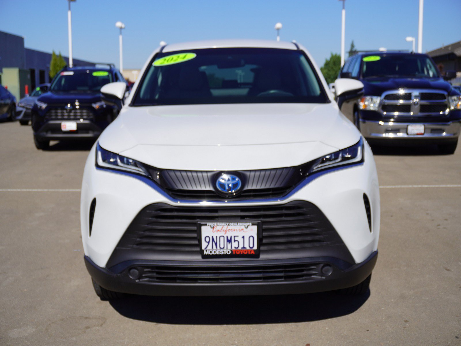 Used 2024 Toyota Venza LE AWD/4WD image 6
