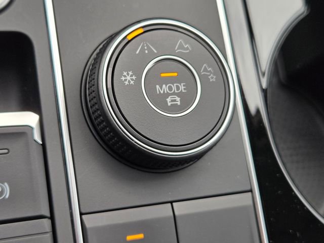 Used 2023 Volkswagen Atlas SE image 31