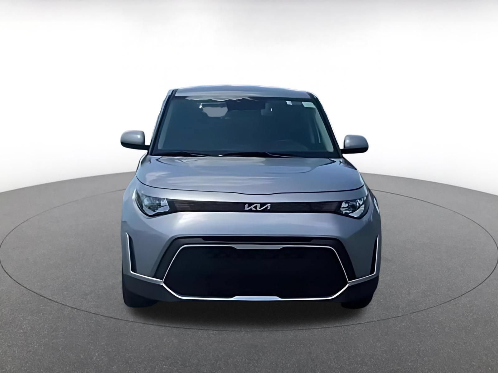 Used 2025 Kia Soul LX w/ LX Technology Package FWD image 3