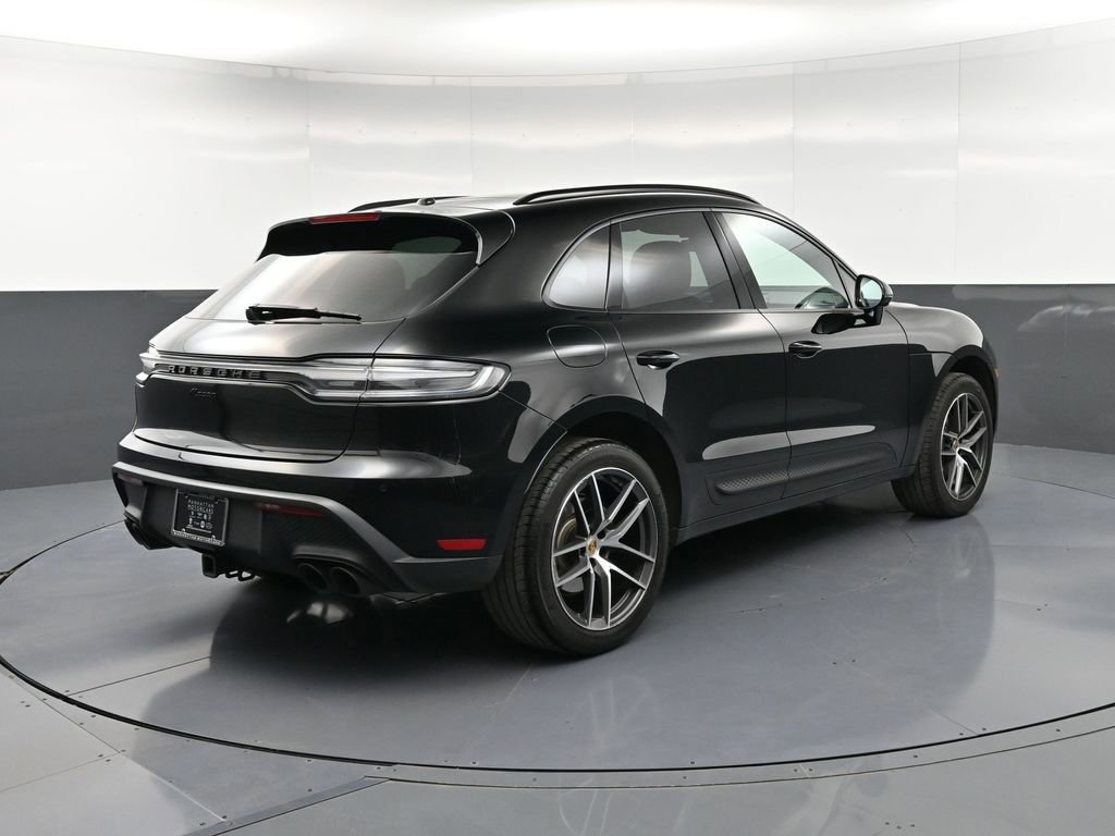 Certified 2024 Porsche Macan AWD/4WD image 8