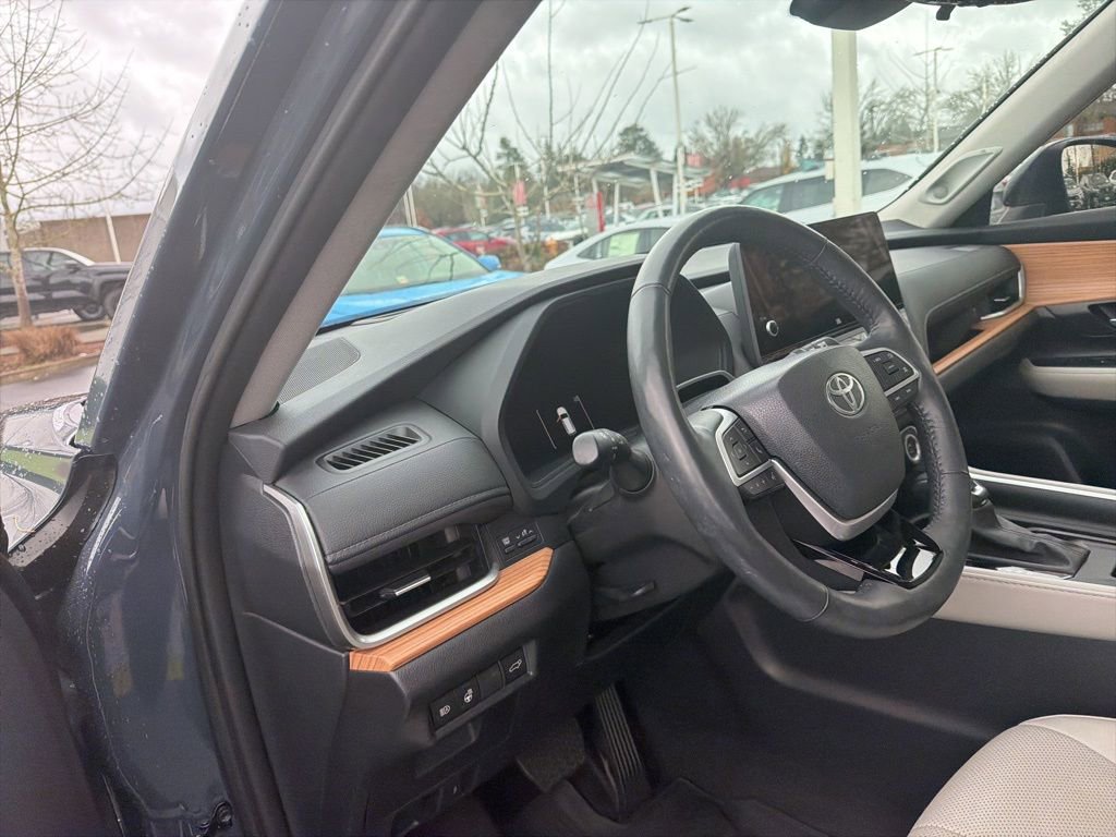 Used 2024 Toyota Grand Highlander Platinum image 3