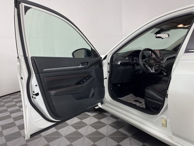 Used 2023 Nissan Altima 2.5 SR image 16