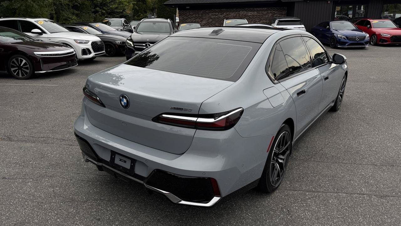 Used 2023 BMW i7 xDrive60 AWD/4WD image 17