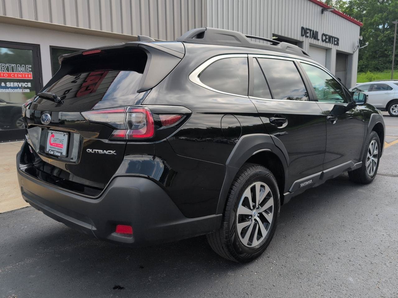 Used 2023 Subaru Outback Premium AWD/4WD image 8