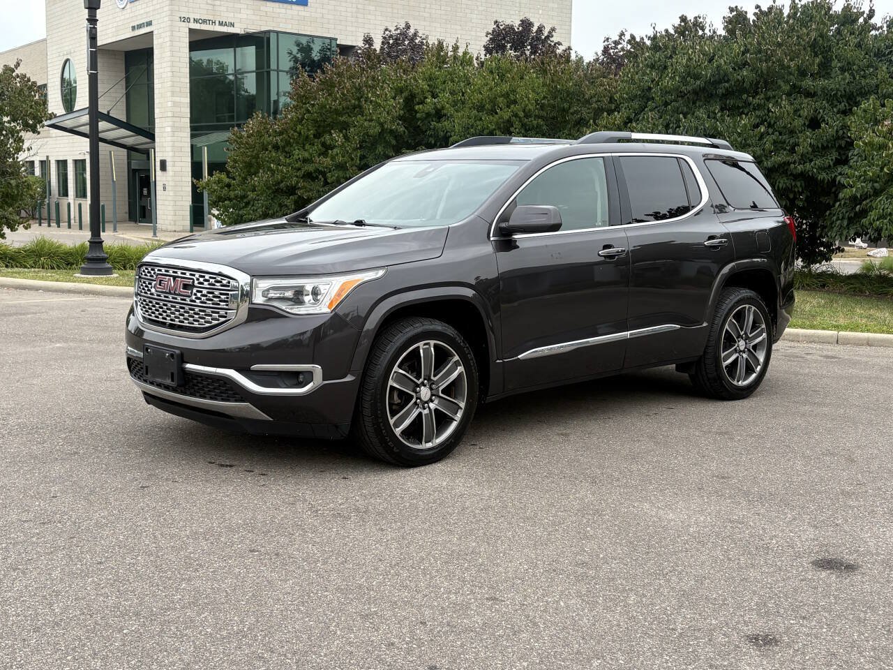 Used 2019 GMC Acadia Denali w/ Technology Package AWD/4WD image 2