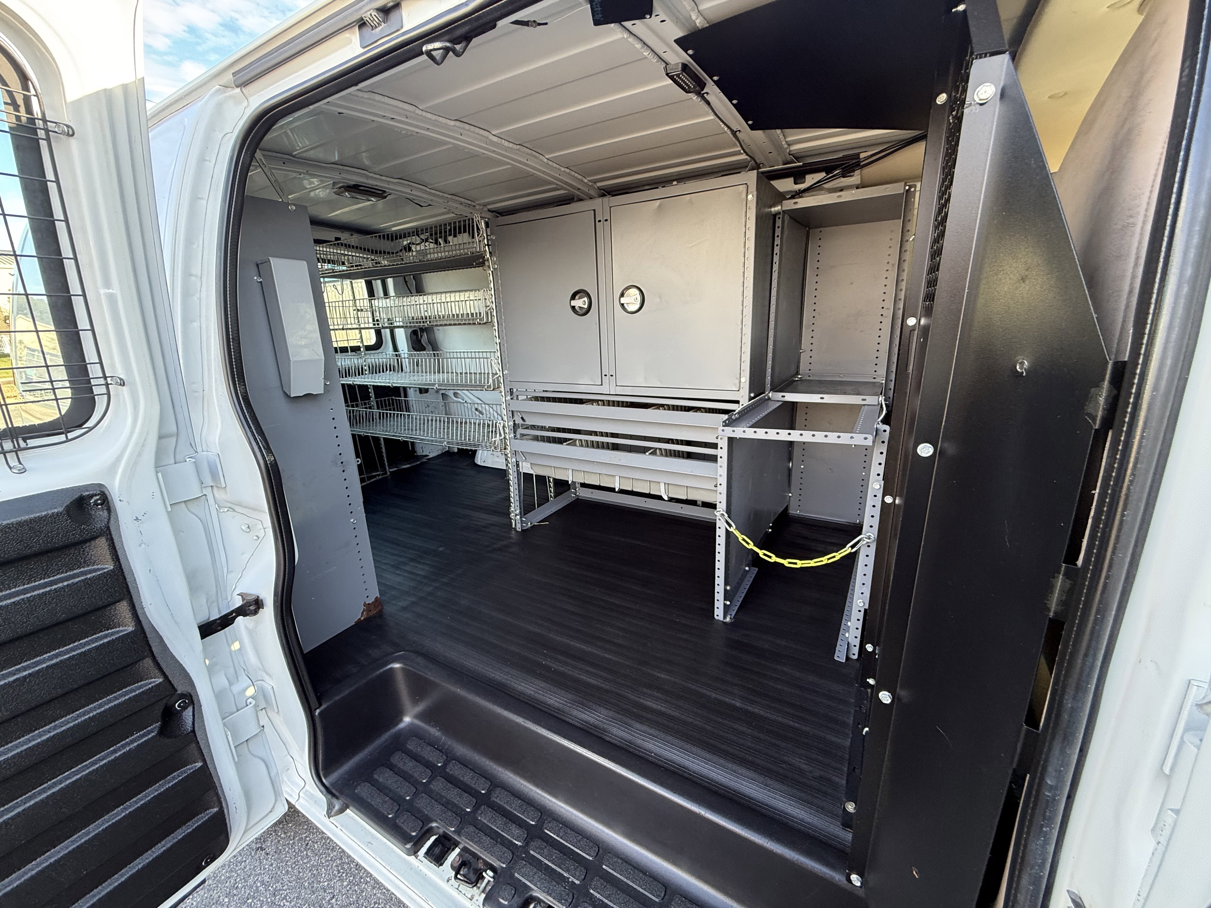 Used 2011 Chevrolet Express 2500 image 5