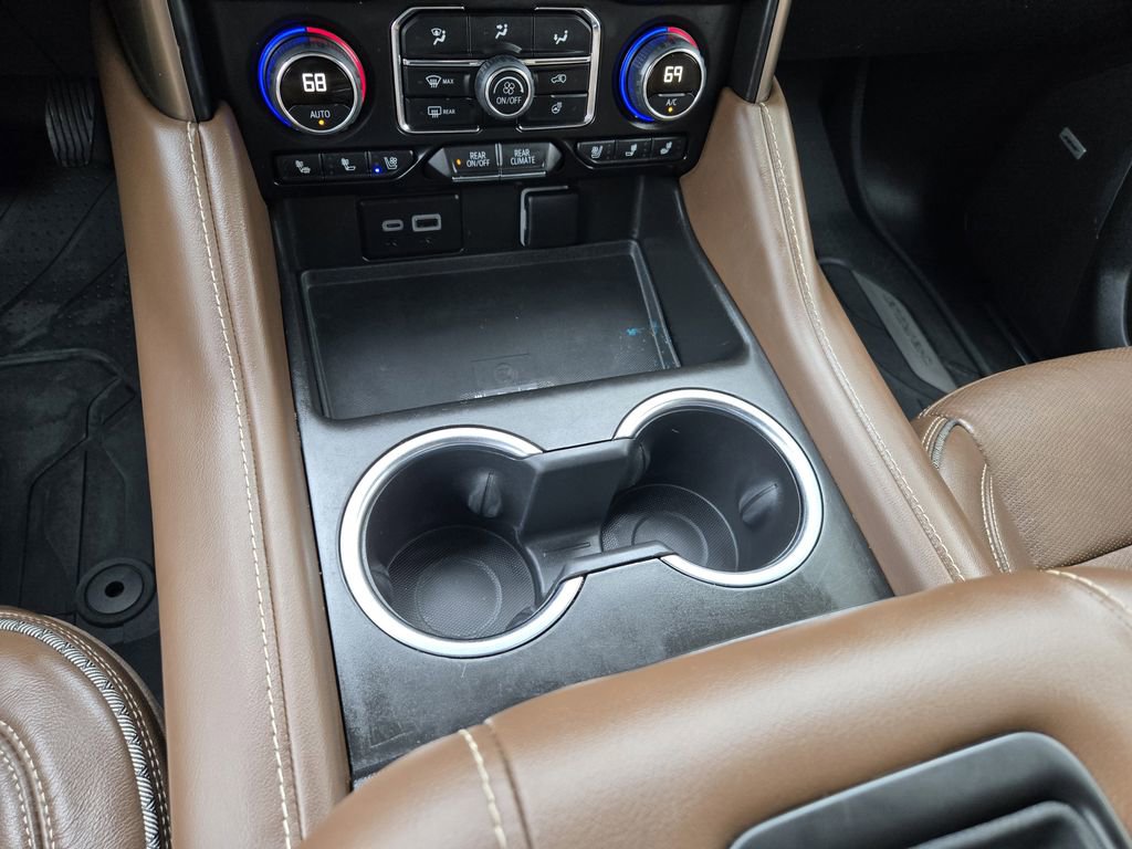 Used 2024 Chevrolet Suburban High Country w/ Advanced Technology Package image 17