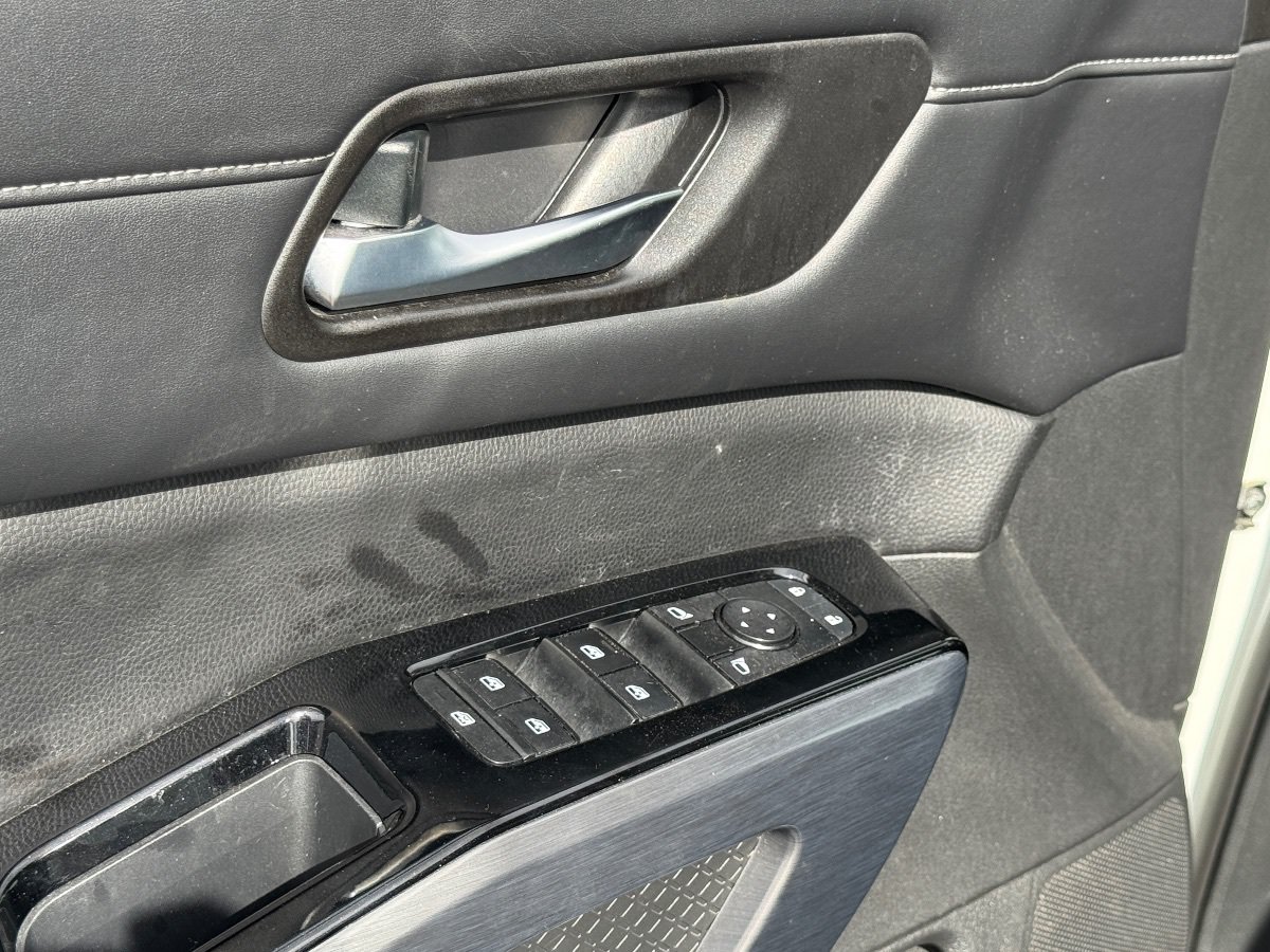 Used 2023 Nissan Pathfinder SL w/ Black Appearance Package FWD image 22