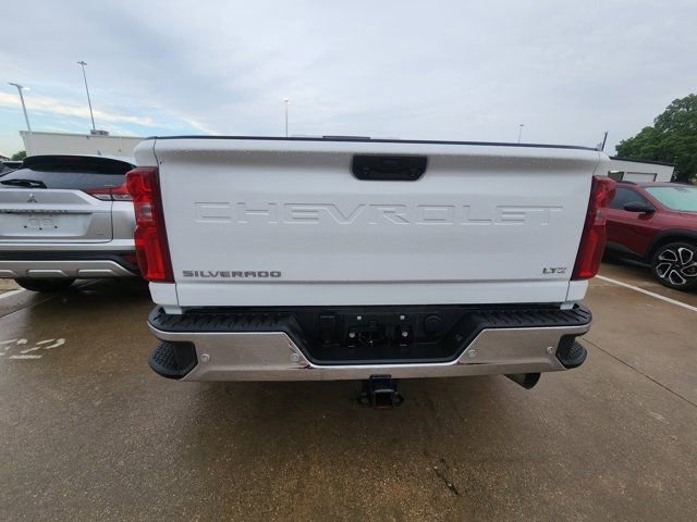 Used 2025 Chevrolet Silverado 3500 LTZ w/ LTZ Convenience Package image 4