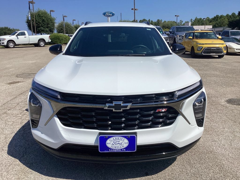 Used 2026 Chevrolet Trax RS FWD image 2