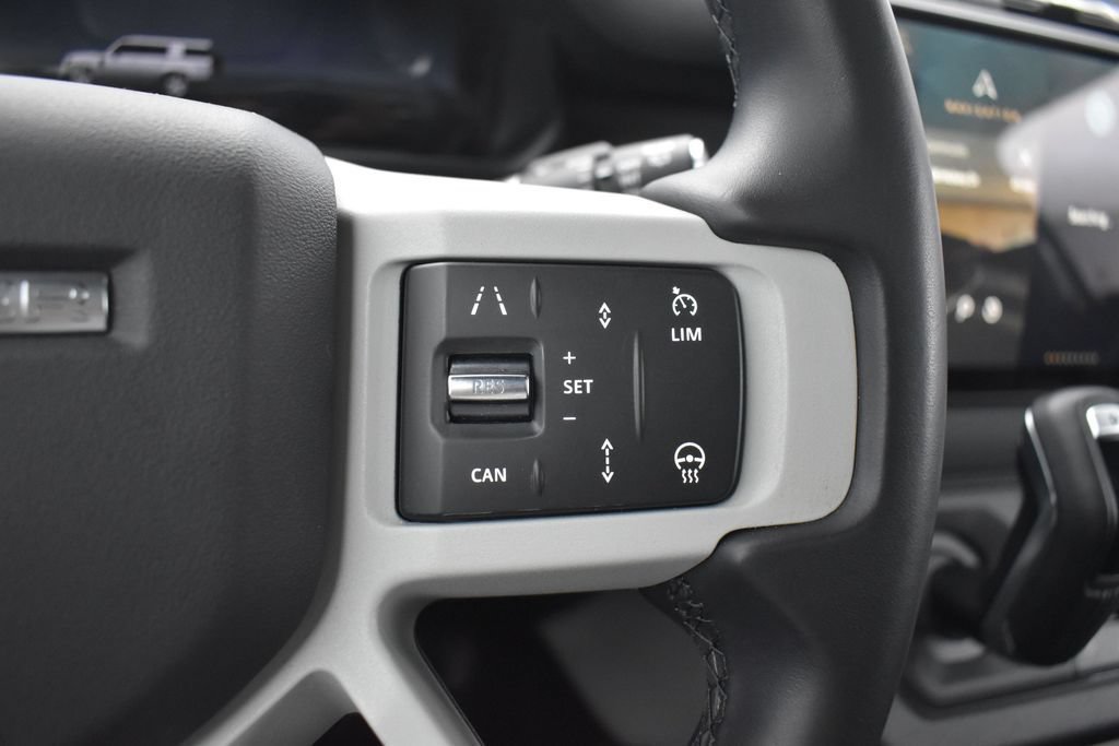 Used 2023 Land Rover Defender 130 X-Dynamic SE AWD/4WD image 18