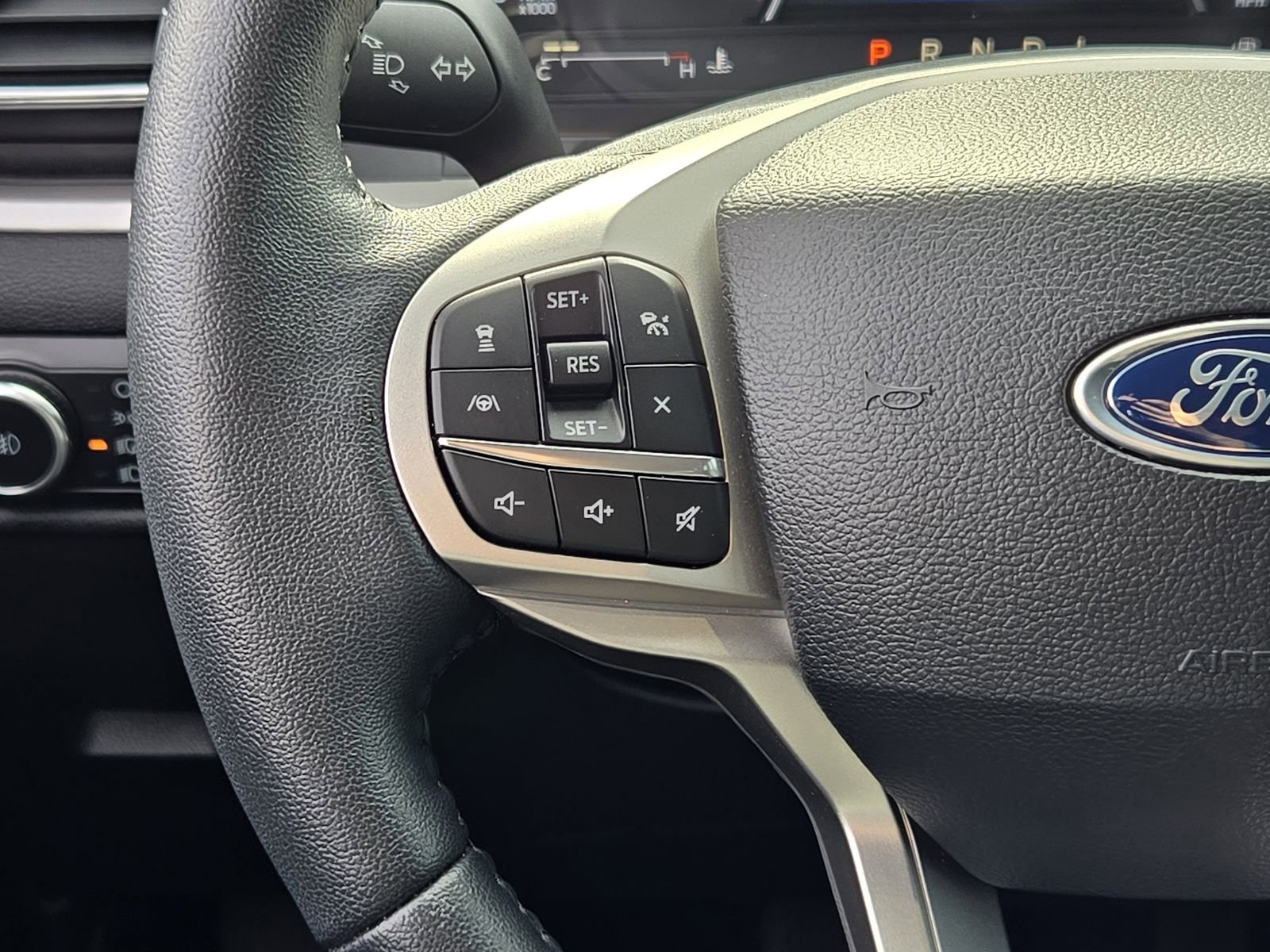 Used 2023 Ford Explorer XLT w/ Equipment Group 202A RWD image 25