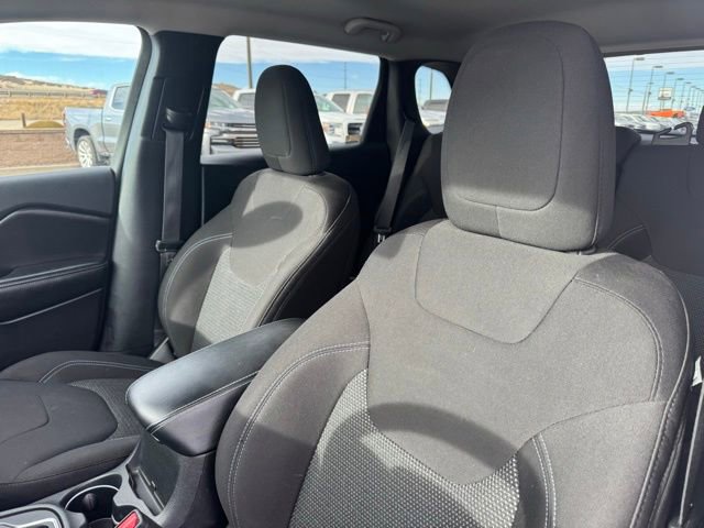 Used 2019 Jeep Cherokee Latitude w/ Popular Appearance Group image 12