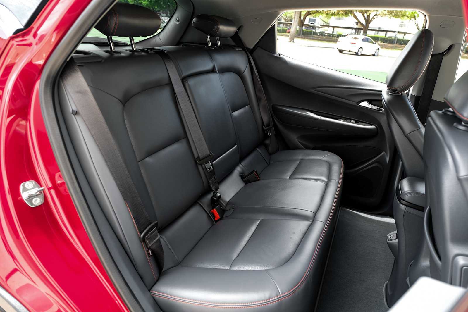 Used 2020 Chevrolet Bolt Premier w/ Infotainment Package image 35