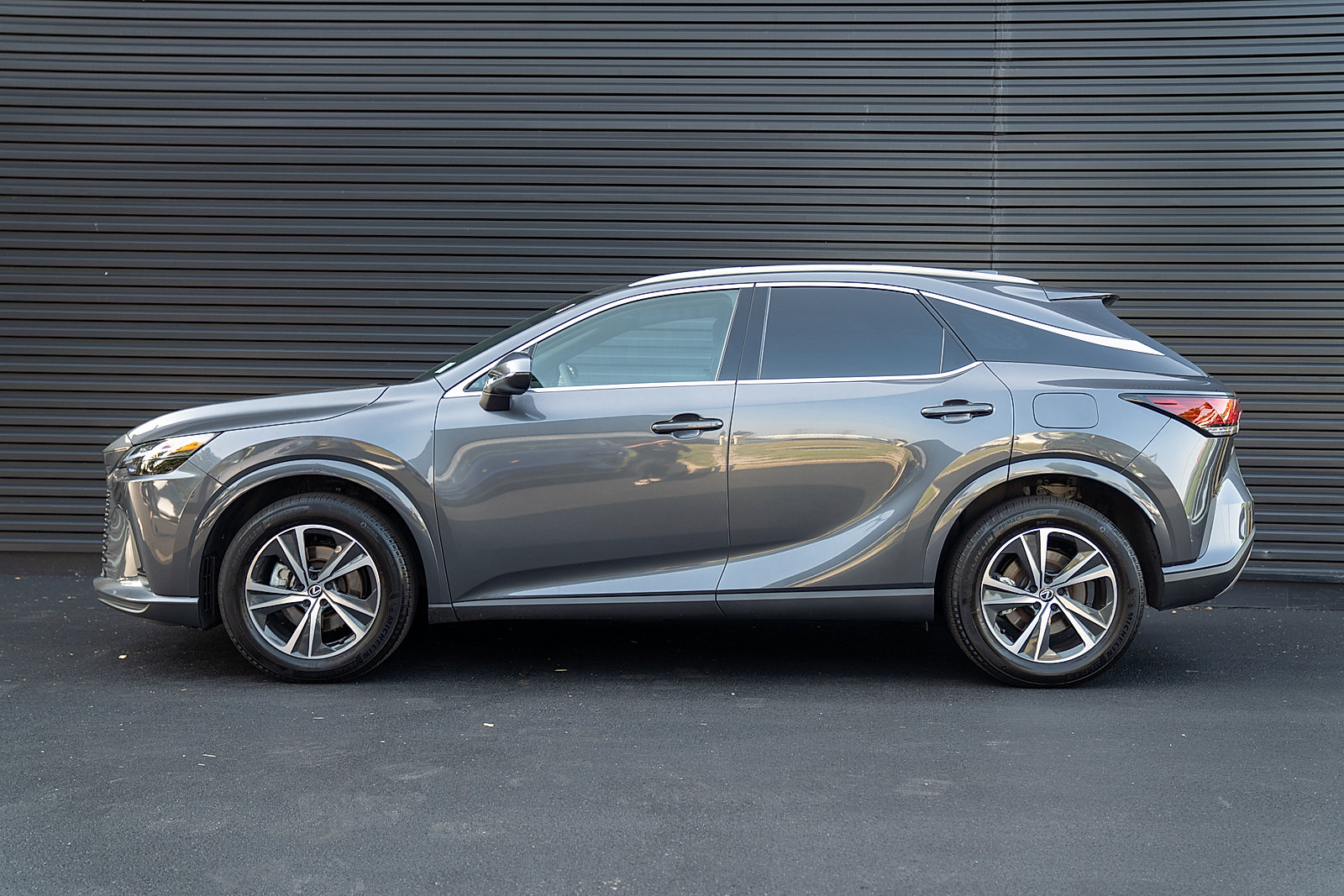 Used 2024 Lexus RX 350 Premium w/ Accessory Package (Z1) AWD/4WD image 2