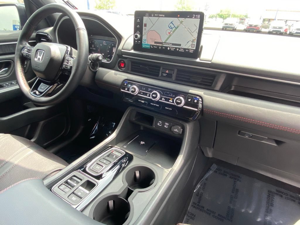 Used 2025 Honda Pilot Black Edition image 41