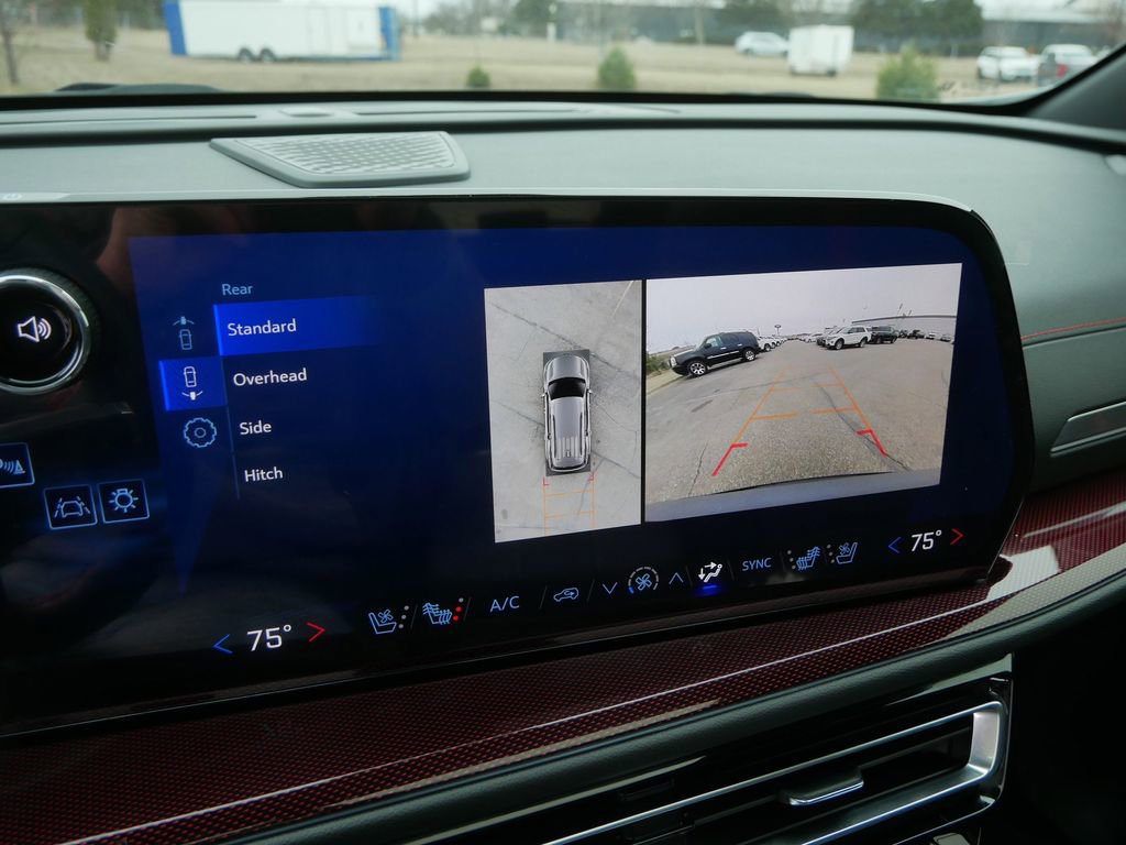 Used 2024 Chevrolet Traverse RS image 32