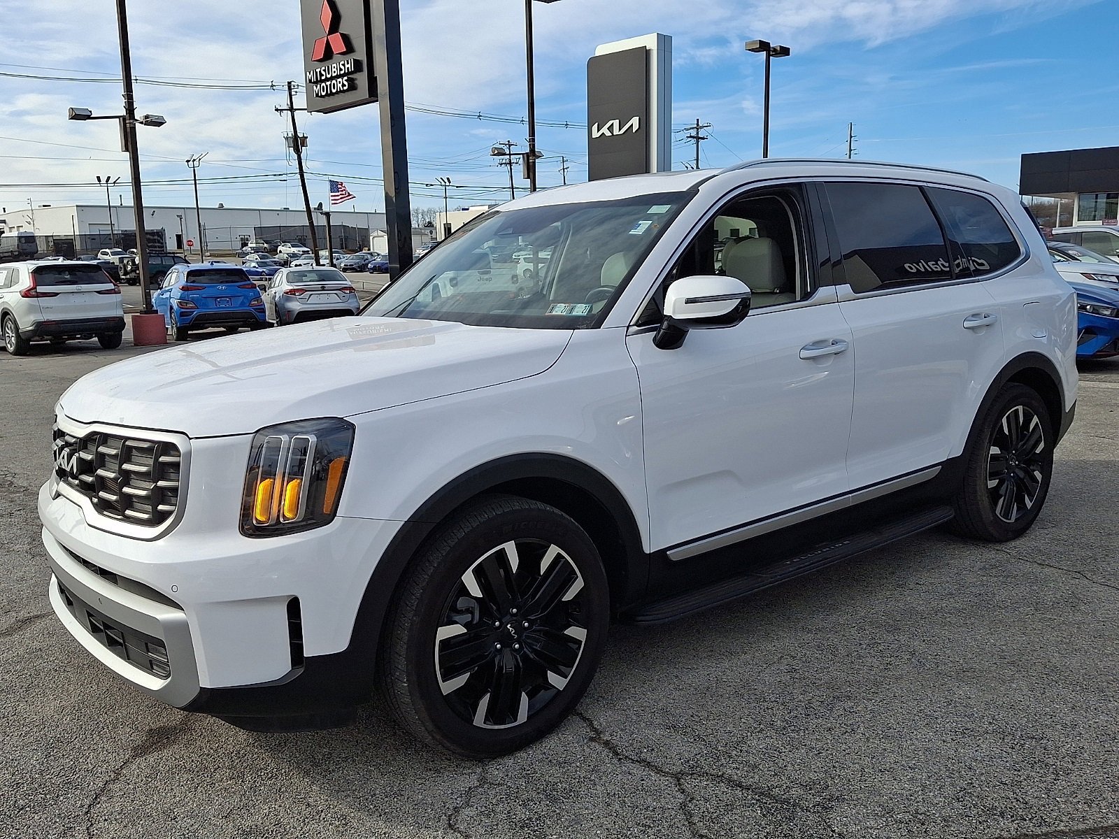 Used 2024 Kia Telluride SX w/ Towing Package image 3