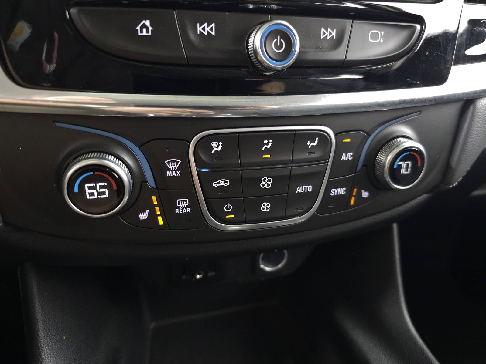 Used 2018 Chevrolet Traverse LT w/ LPO, Floor Liner Package AWD/4WD image 28