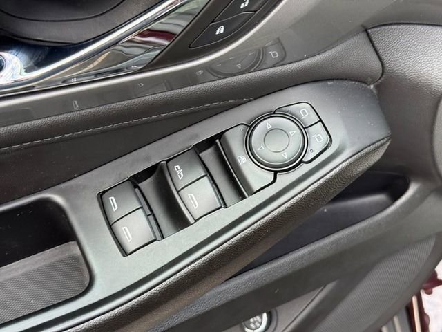 Used 2023 Chevrolet Traverse LT image 17