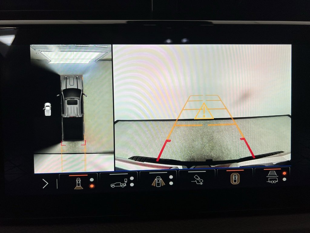 Used 2024 GMC Sierra 3500 Denali w/ Denali Reserve Package image 38