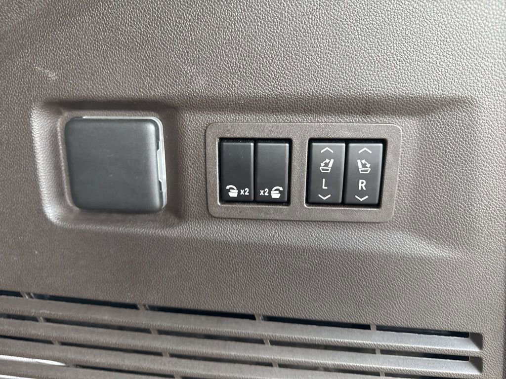 Used 2021 Chevrolet Tahoe Z71 w/ Z71 Signature Package AWD/4WD image 33