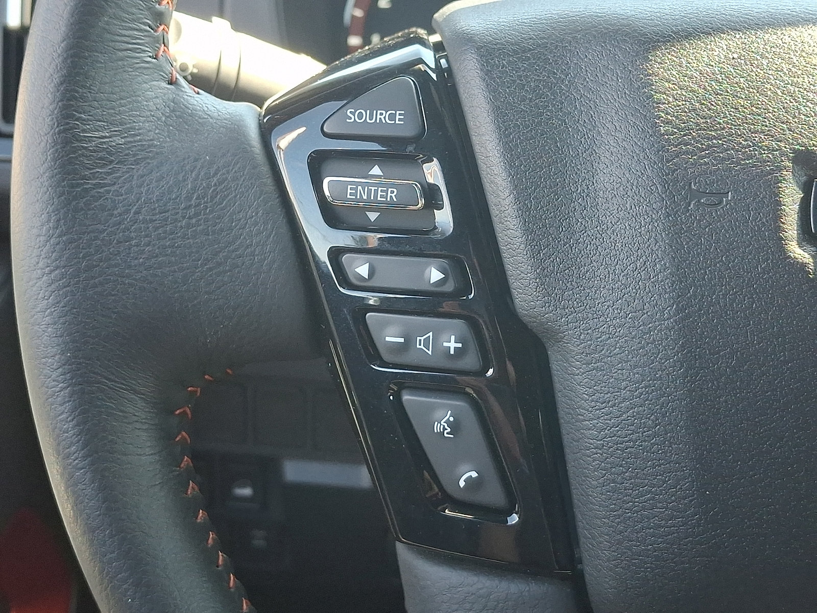 Certified 2025 Nissan Frontier PRO-4X AWD/4WD image 20