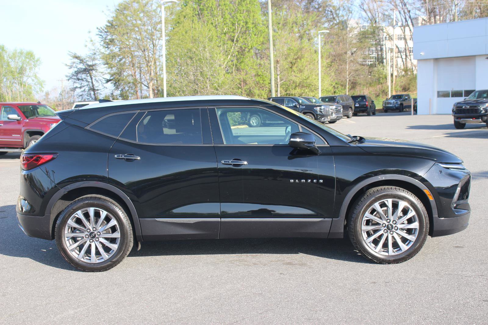 Used 2024 Chevrolet Blazer Premier w/ Driver Confidence II Package AWD/4WD image 8