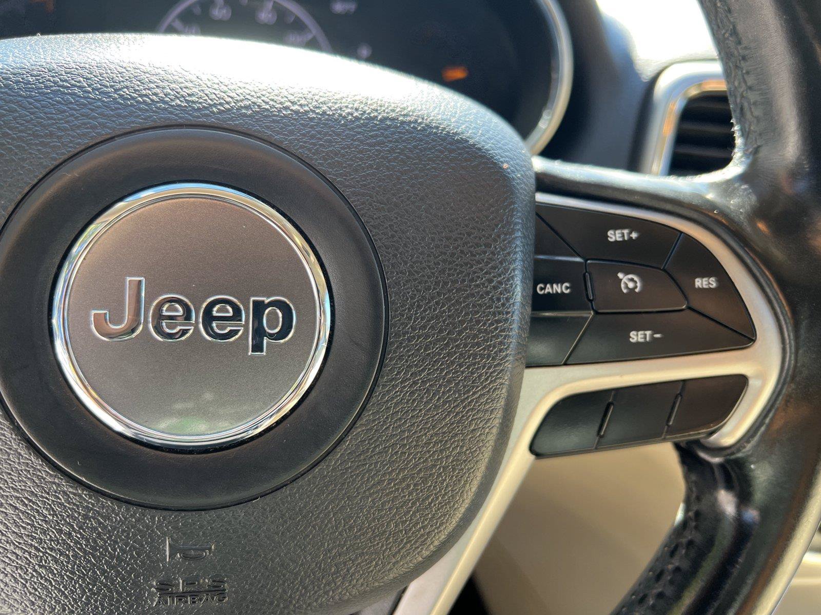 Used 2020 Jeep Grand Cherokee Laredo RWD image 12