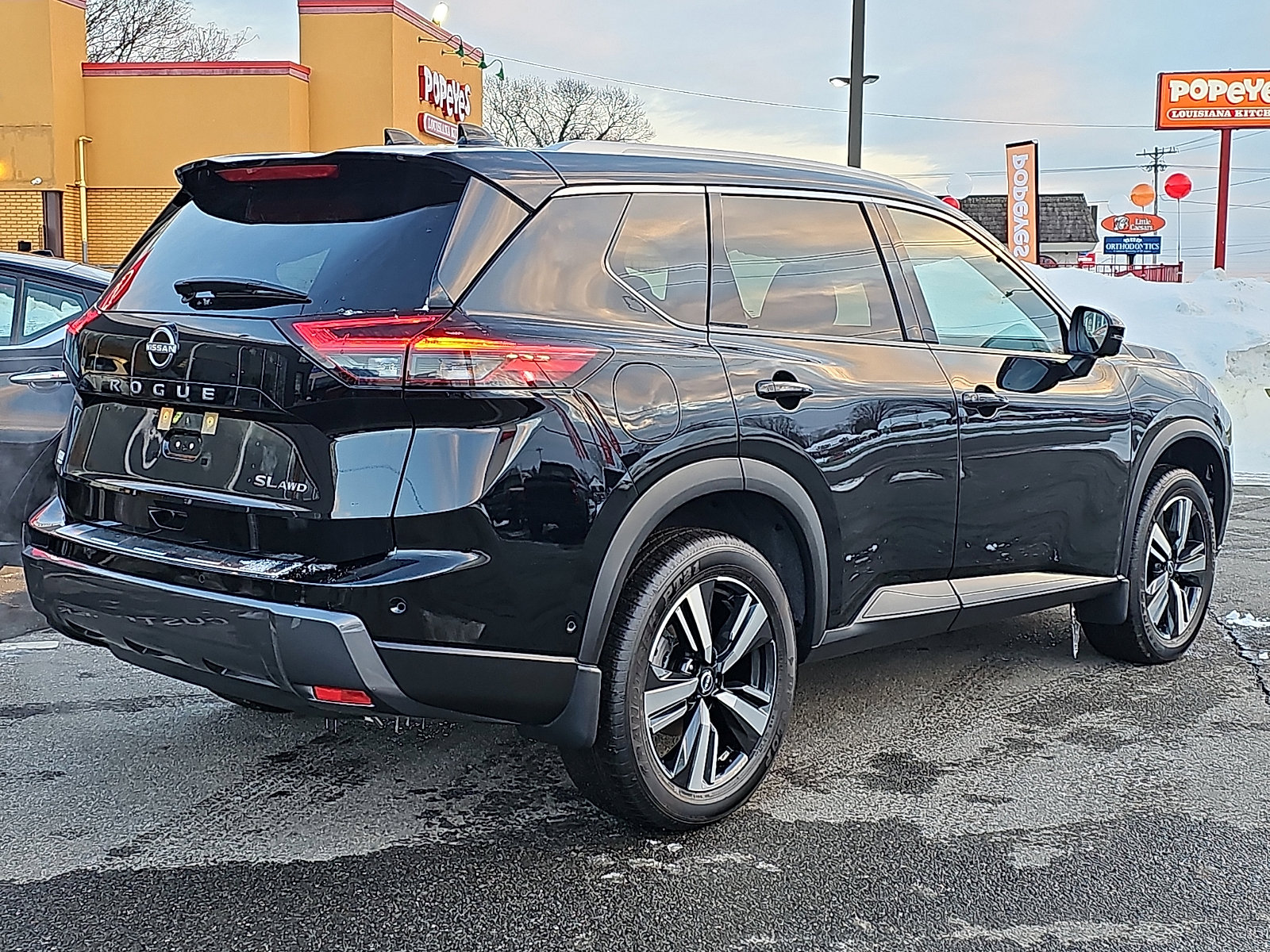 Certified 2025 Nissan Rogue SL w/ Tech Package image 6