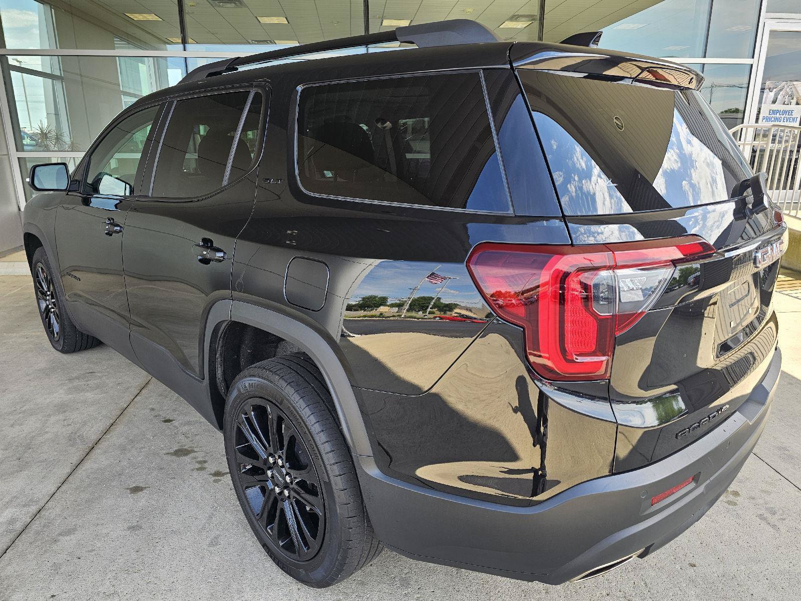 Used 2023 GMC Acadia SLT w/ Elevation Edition AWD/4WD image 3