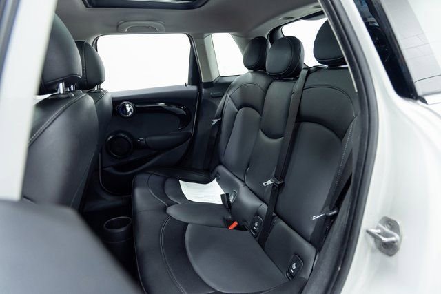 Used 2021 MINI Cooper 4-Door Hardtop image 24