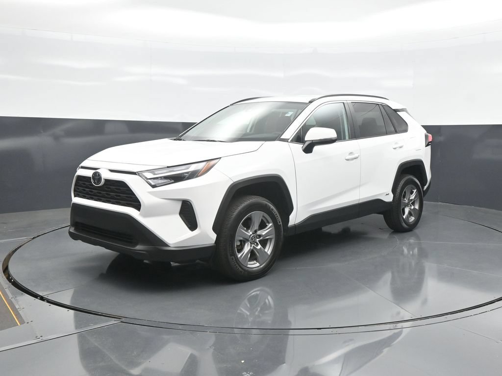 Used 2025 Toyota RAV4 XLE AWD/4WD image 3