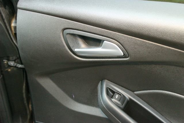 Used 2017 Ford Focus SE FWD image 12