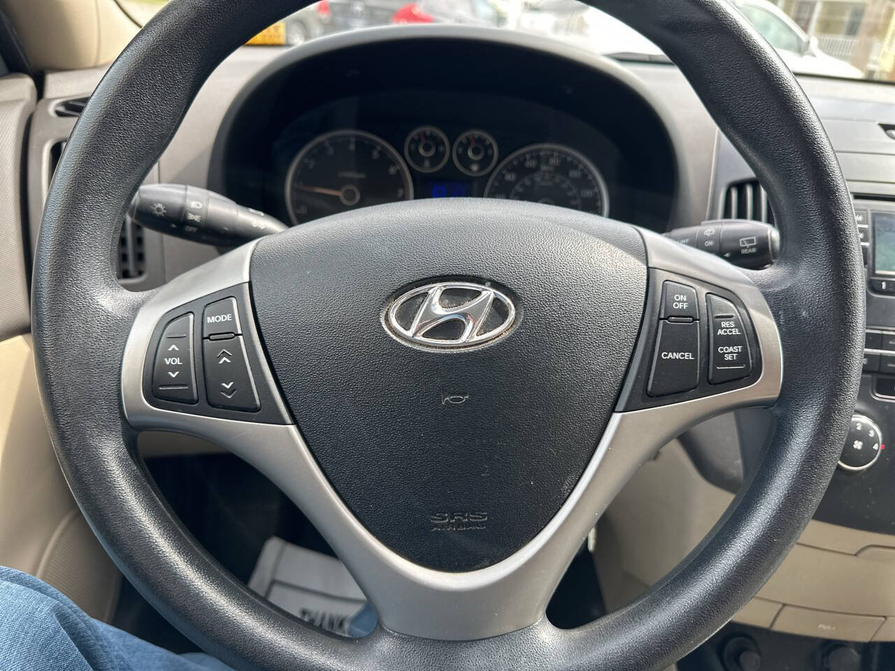 Used 2012 Hyundai Elantra w/ Preferred Pkg FWD image 17