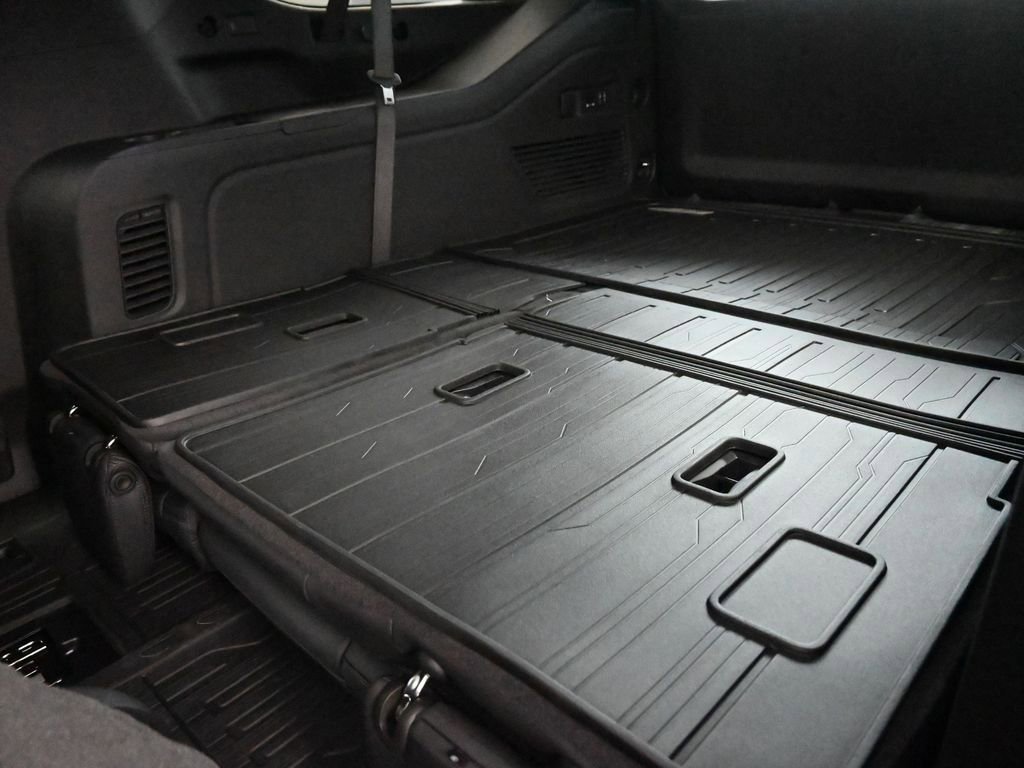 New 2026 GMC Yukon XL Denali w/ Denali Reserve Package image 17