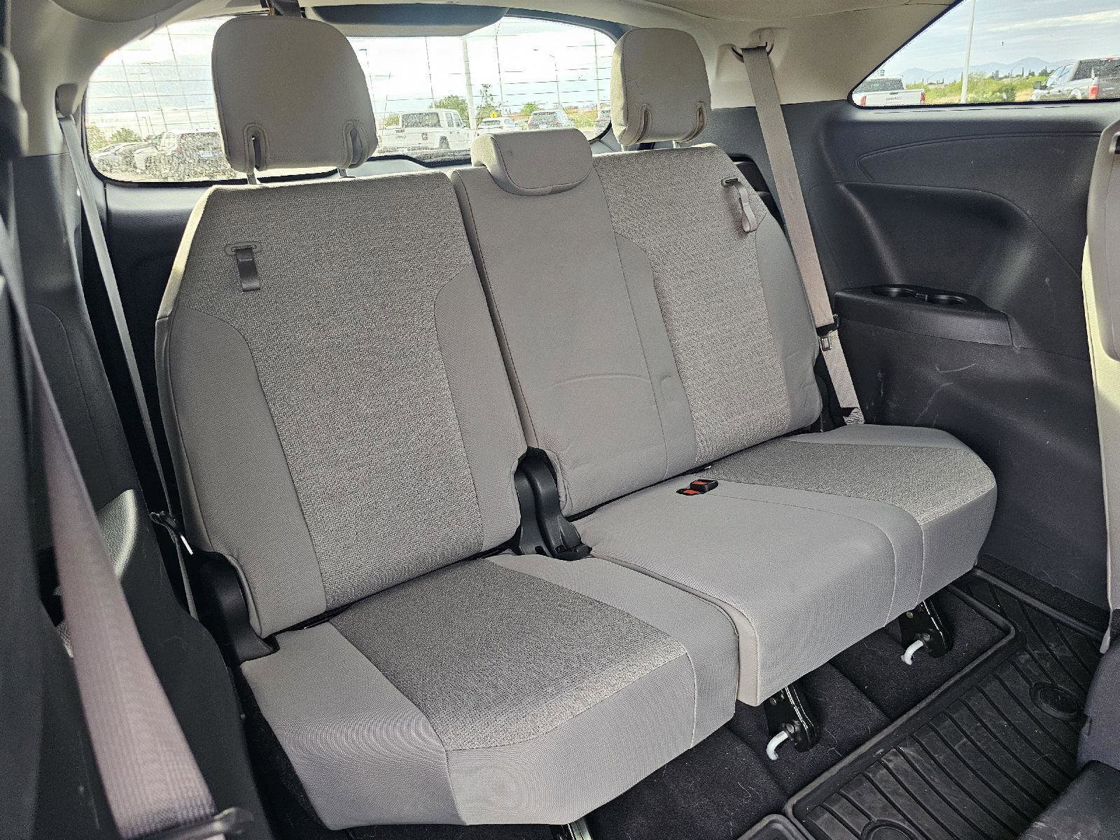 Used 2025 Toyota Sienna LE image 22