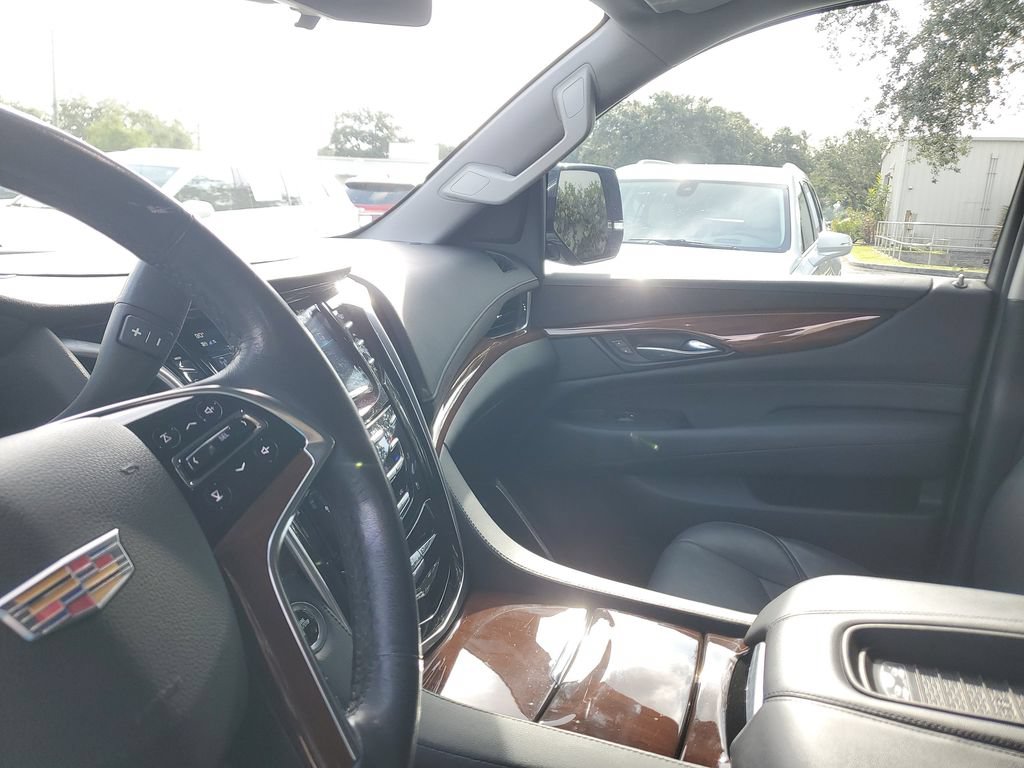 Used 2020 Cadillac Escalade Luxury AWD/4WD image 23