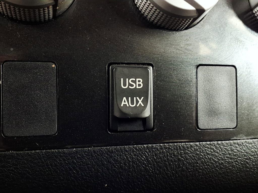 Used 2013 Toyota Tundra 2WD CrewMax w/ SR5 Pkg image 23