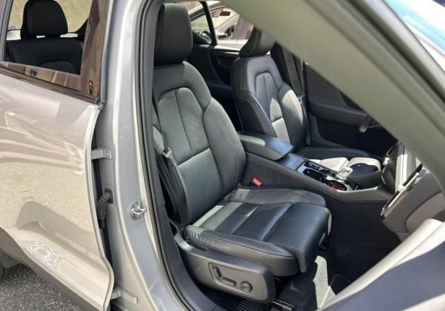 Certified 2023 Volvo XC40 B5 Plus w/ Driver Assist Package AWD/4WD image 9