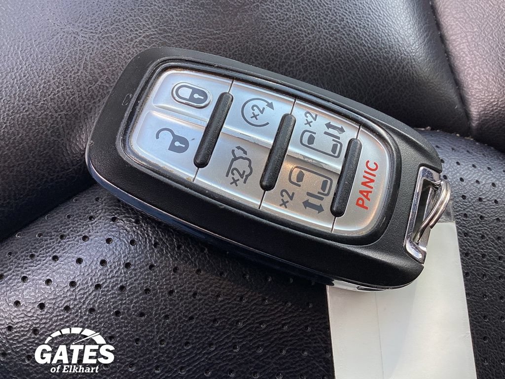 Used 2023 Chrysler Pacifica Touring-L FWD image 29