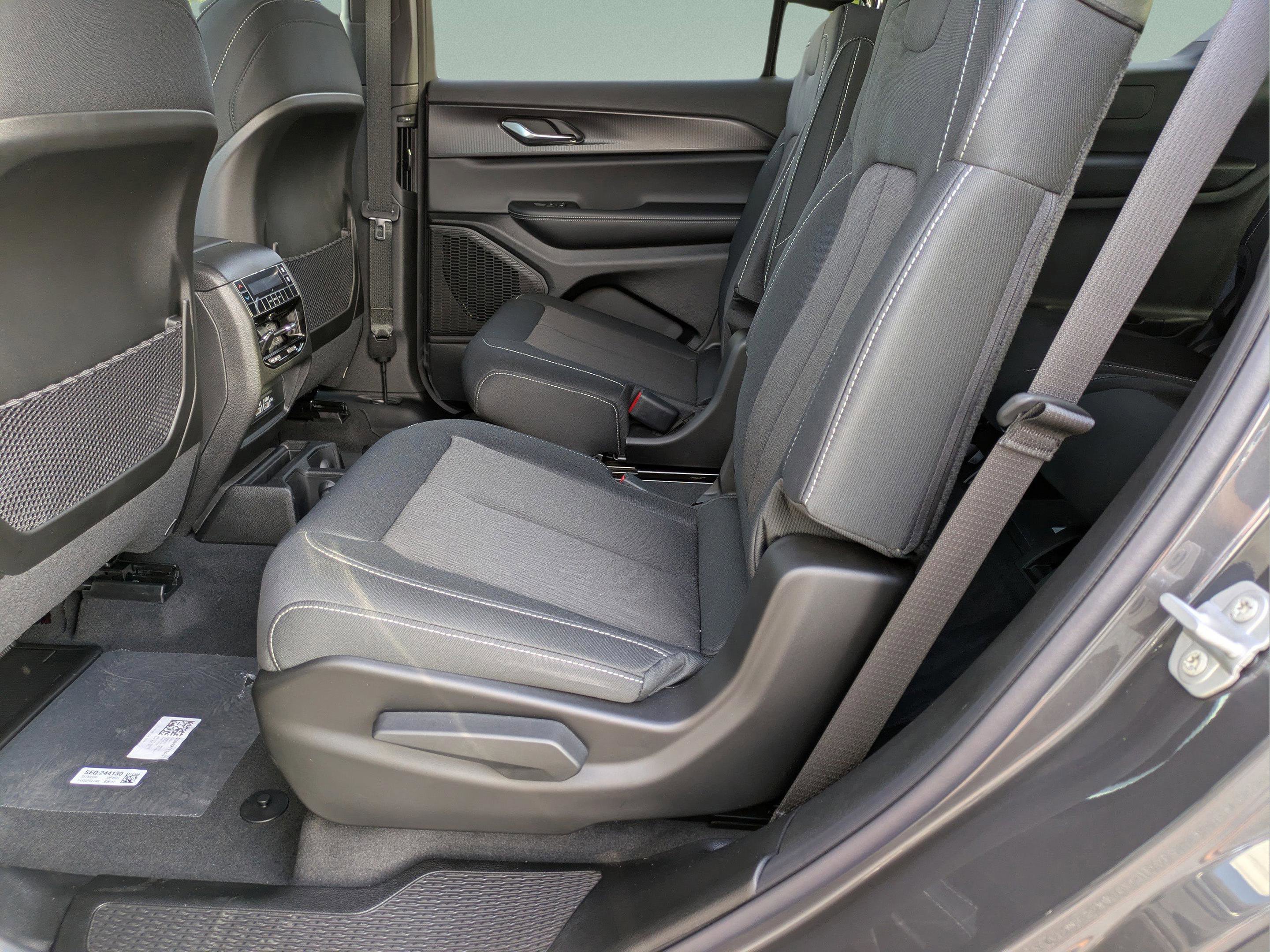 New 2025 Jeep Grand Cherokee L Laredo image 13